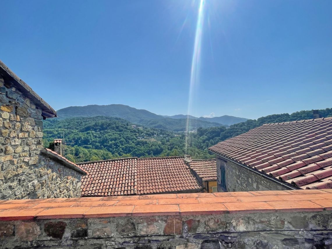 Casa Torre con Vista  | Lunigiana Mare - Case e ville - Lunigiana mare, Sarzana & Colline del Sole